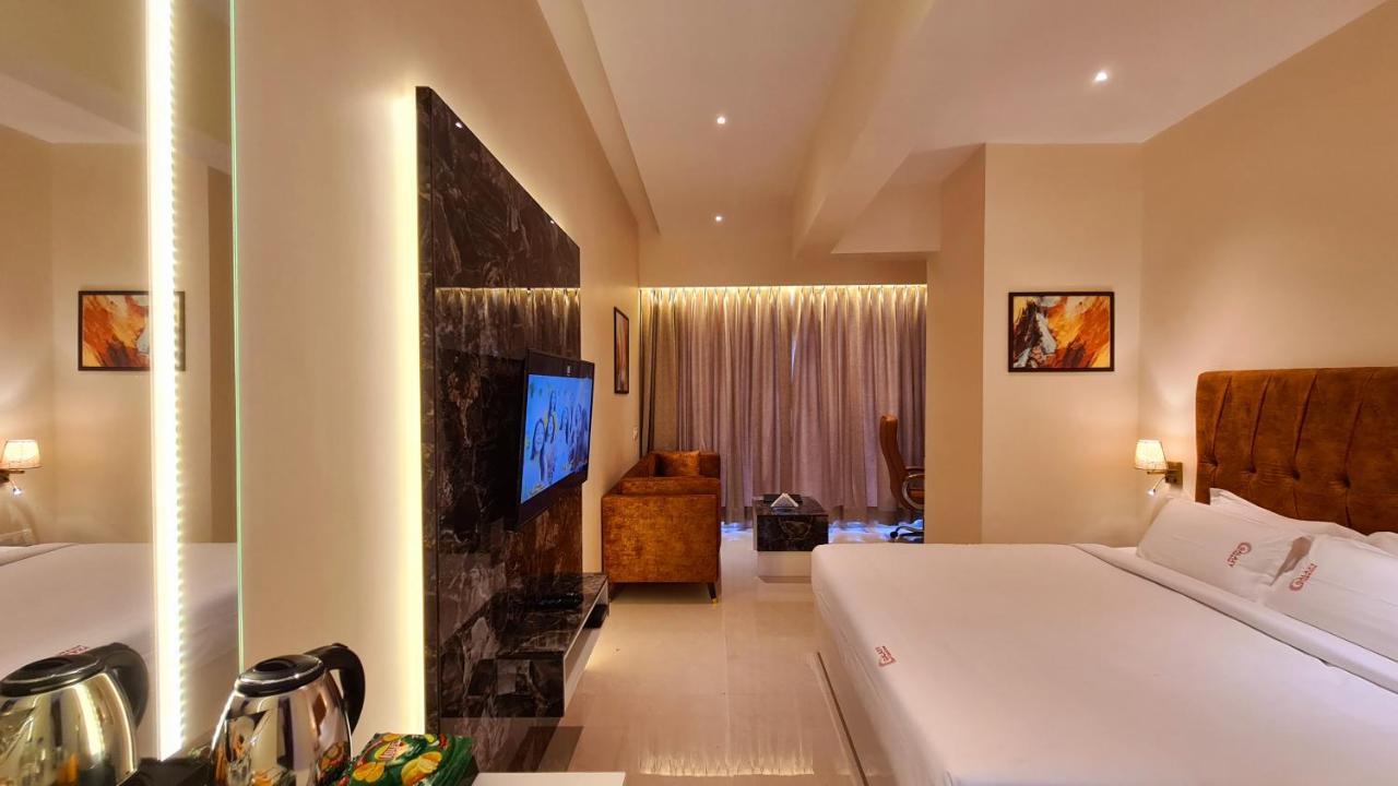 Galaxy Club & Hotel Bijāpur エクステリア 写真