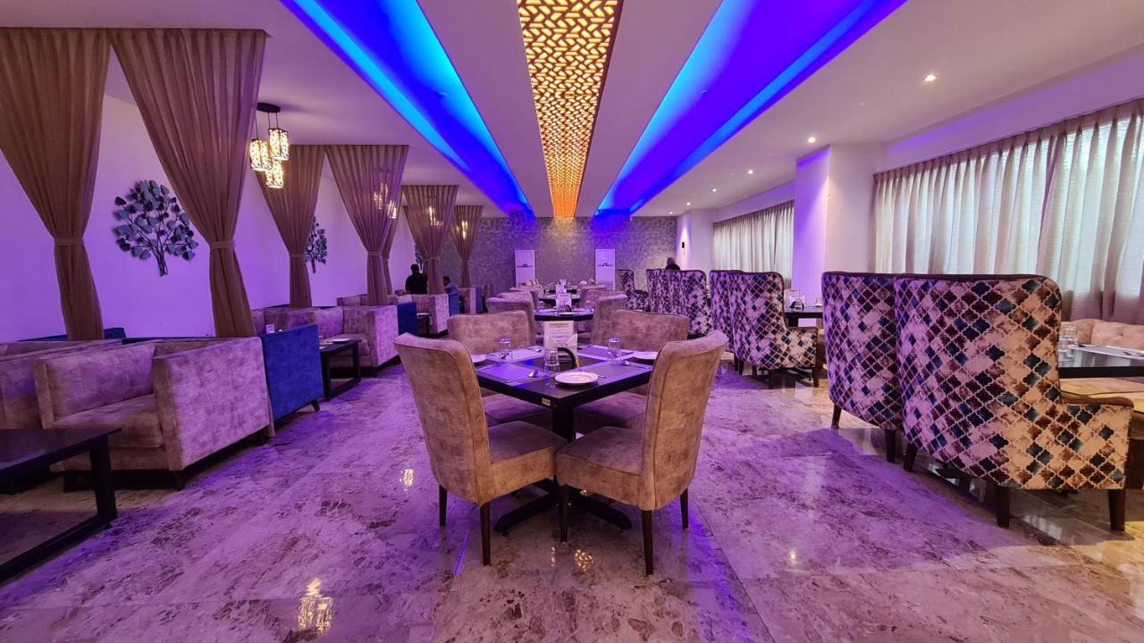 Galaxy Club & Hotel Bijāpur エクステリア 写真