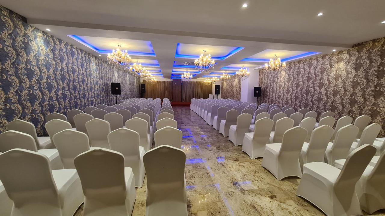 Galaxy Club & Hotel Bijāpur エクステリア 写真