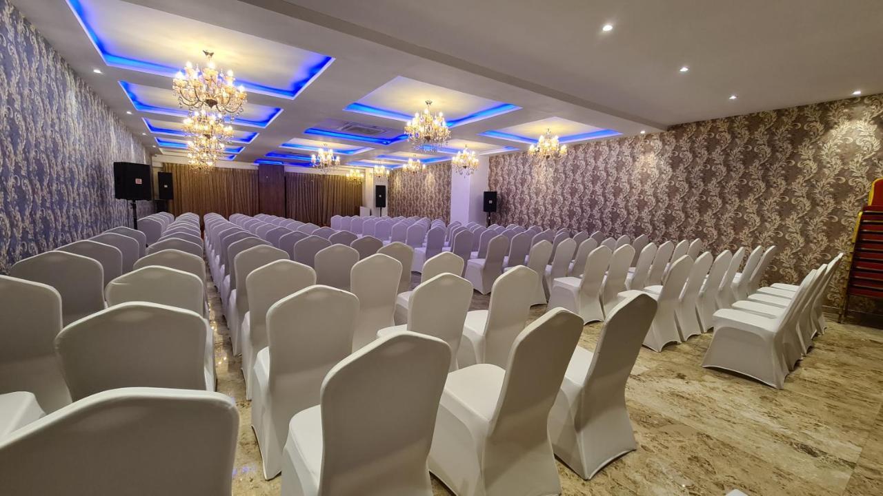 Galaxy Club & Hotel Bijāpur エクステリア 写真