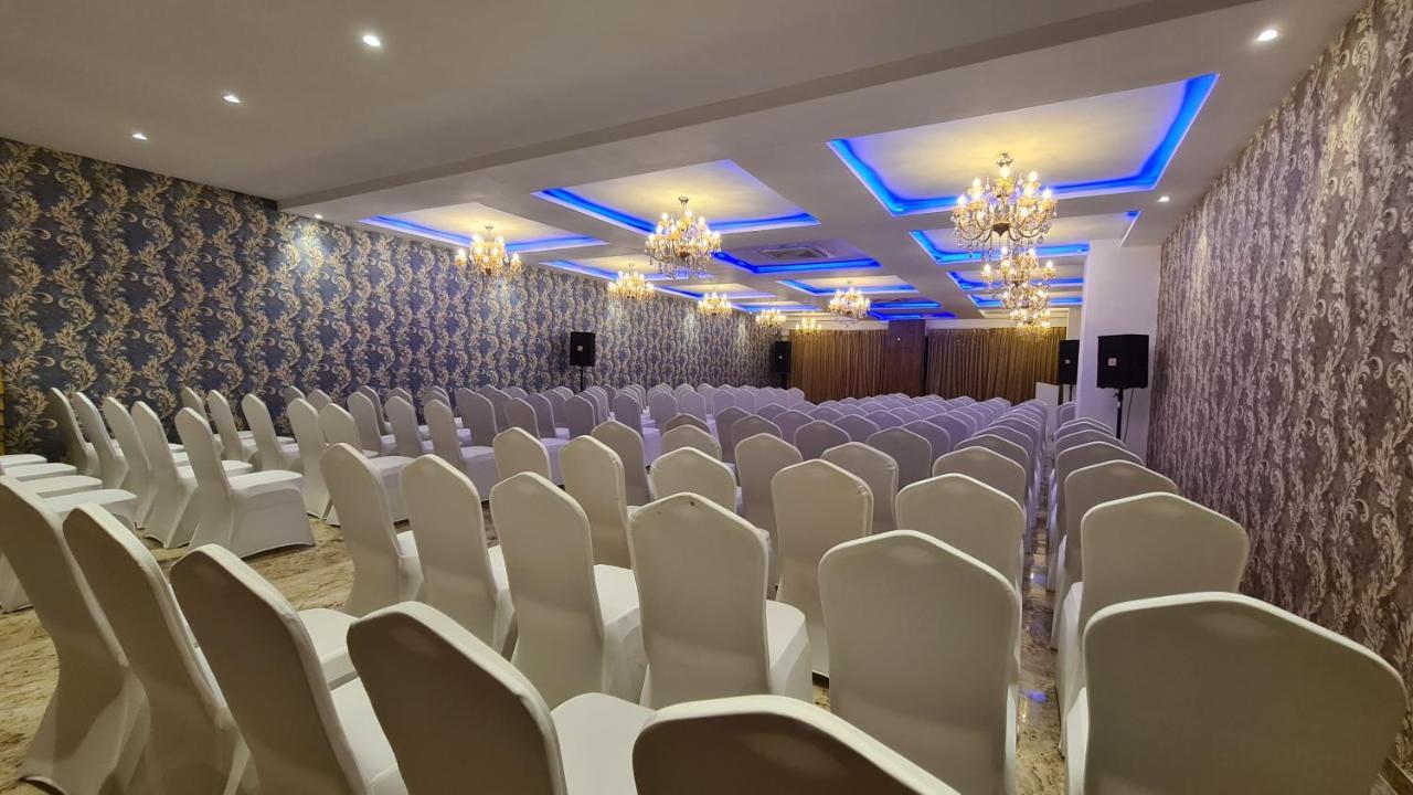 Galaxy Club & Hotel Bijāpur エクステリア 写真
