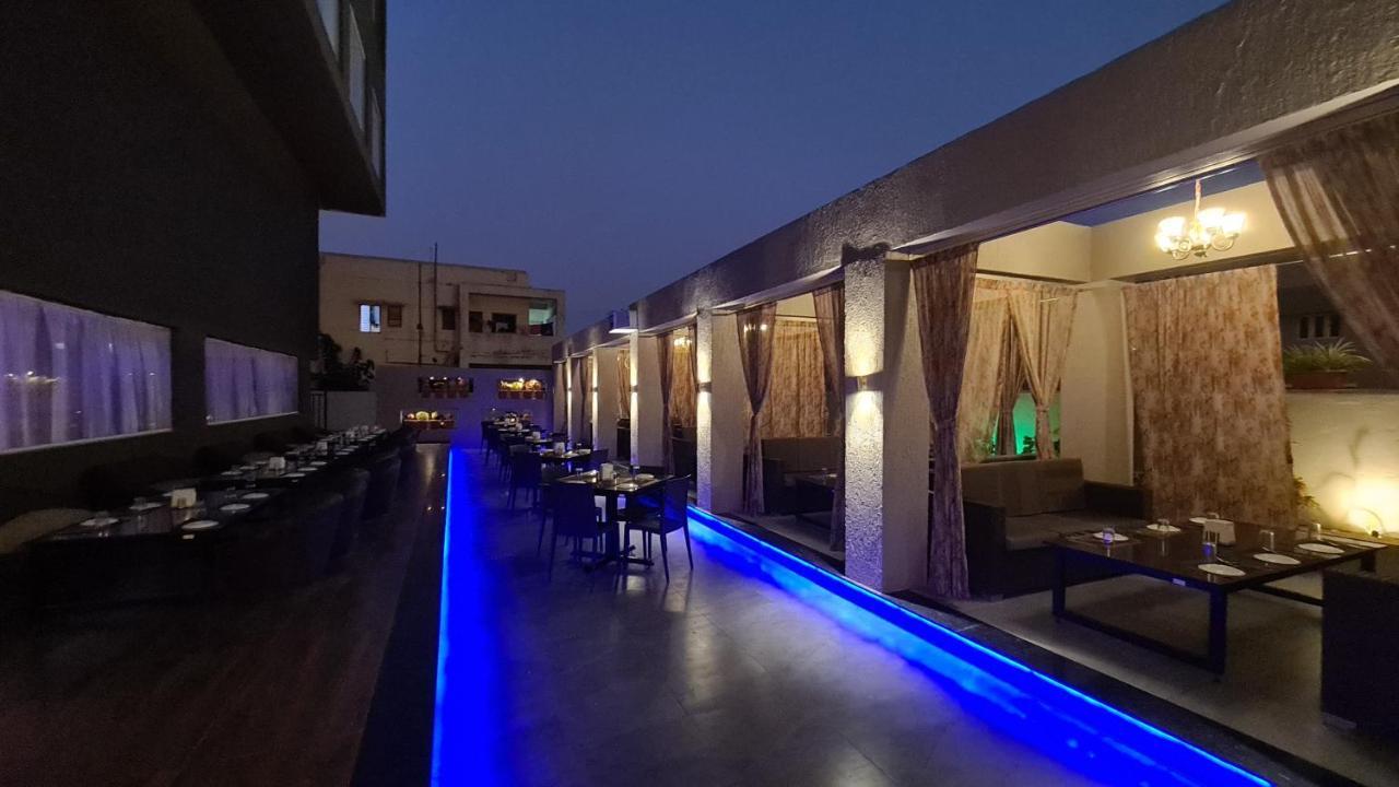 Galaxy Club & Hotel Bijāpur エクステリア 写真