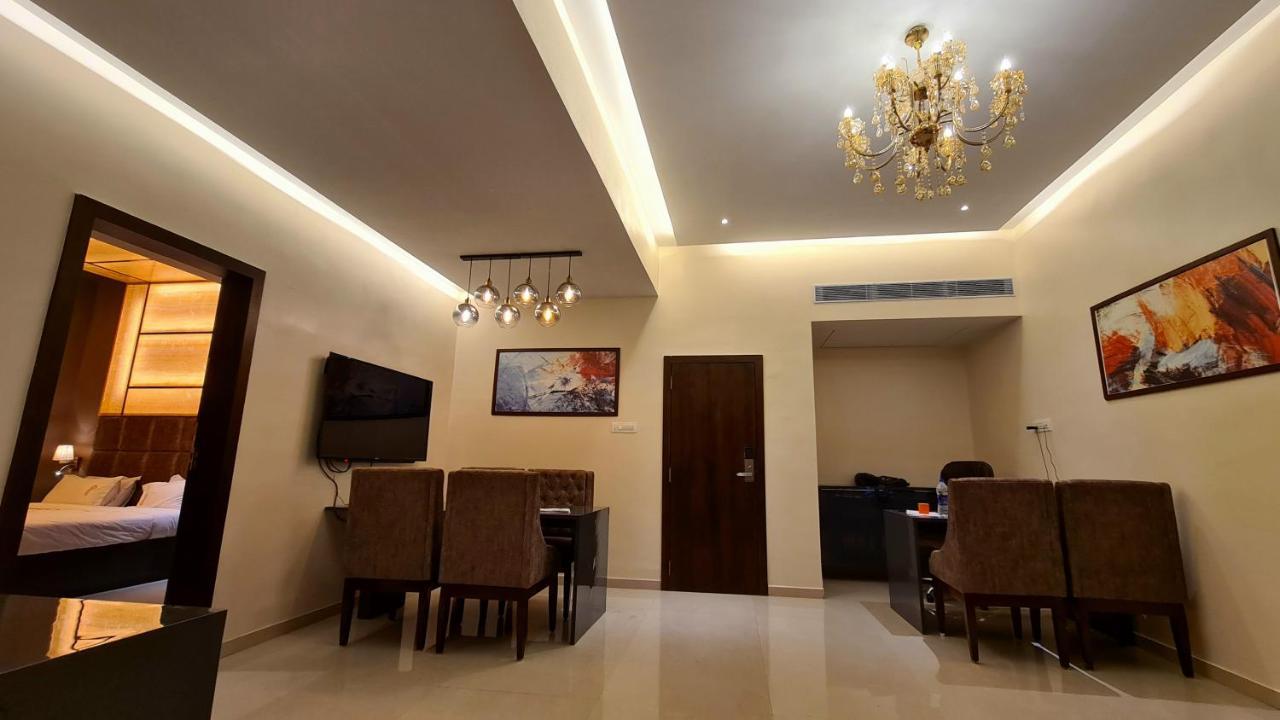 Galaxy Club & Hotel Bijāpur エクステリア 写真