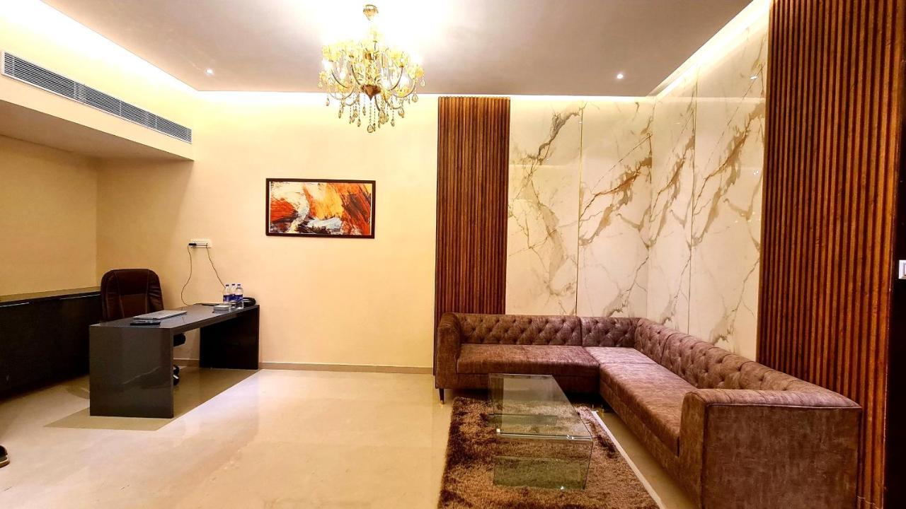 Galaxy Club & Hotel Bijāpur エクステリア 写真