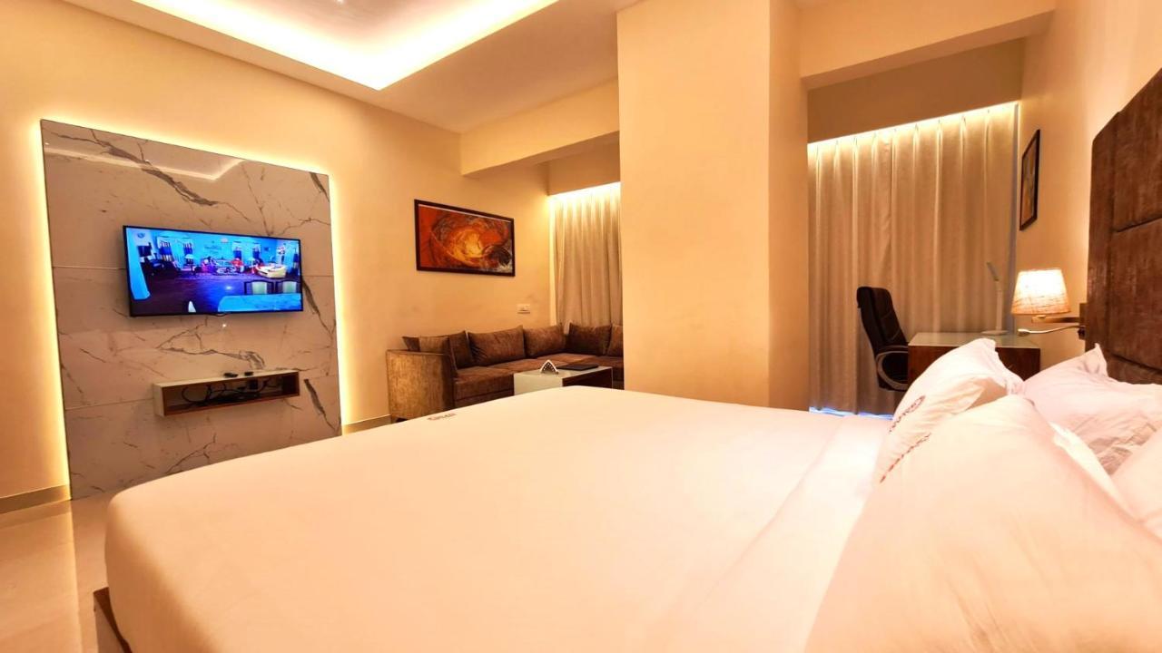 Galaxy Club & Hotel Bijāpur エクステリア 写真