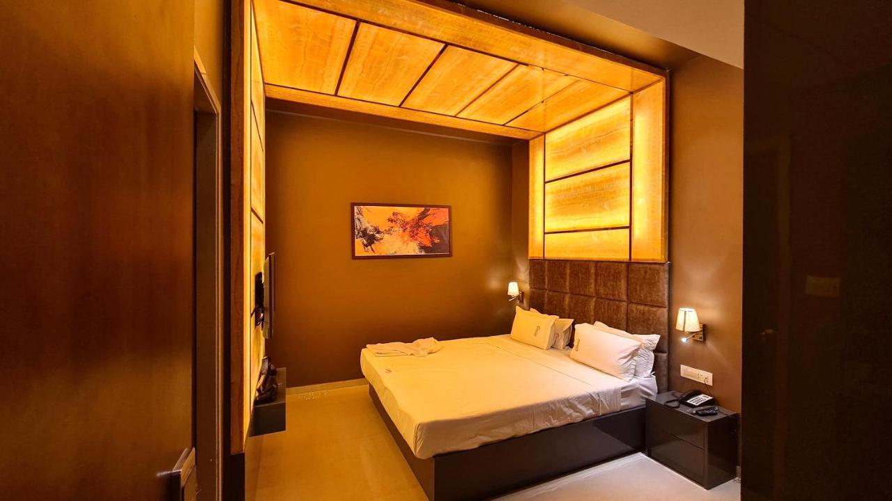 Galaxy Club & Hotel Bijāpur エクステリア 写真